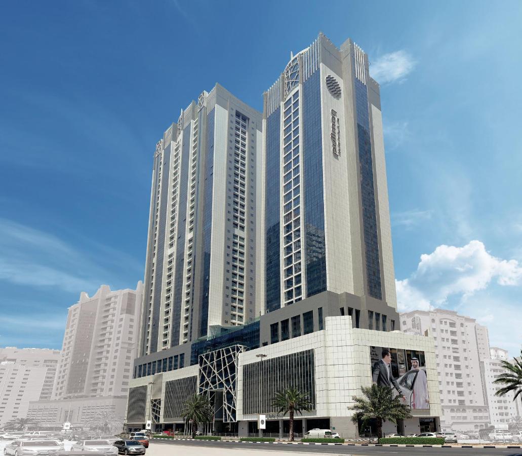 Pullman Sharjah Hotel Bagian luar foto The building's facade