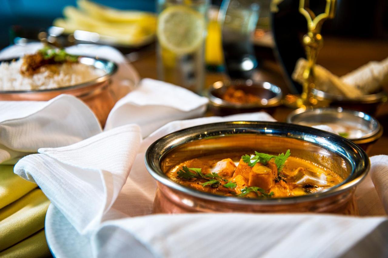 Pullman Sharjah Hotel Bagian luar foto Paneer masala