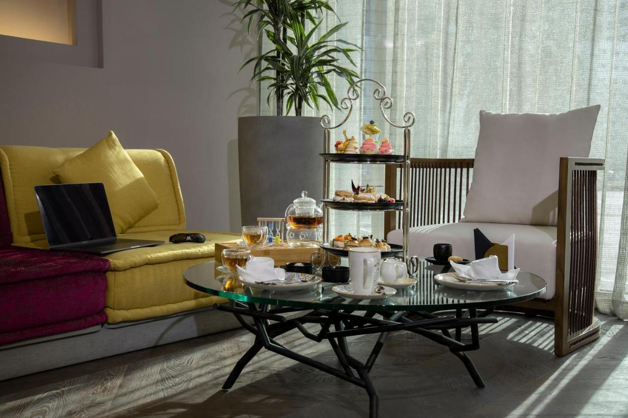 Pullman Sharjah Hotel Bagian luar foto Afternoon tea at the Mandarin Oriental, Hong Kong
