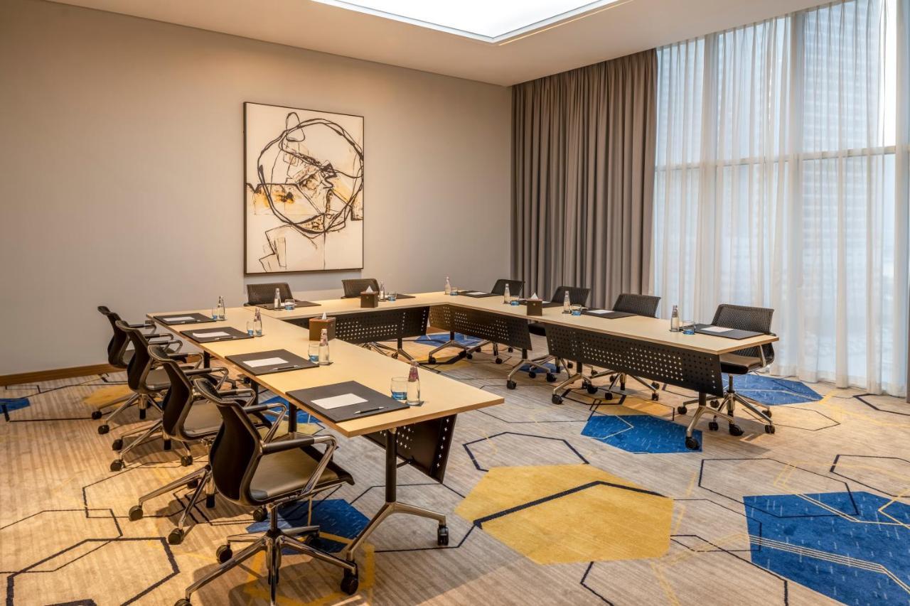 Pullman Sharjah Hotel Bagian luar foto Meeting room