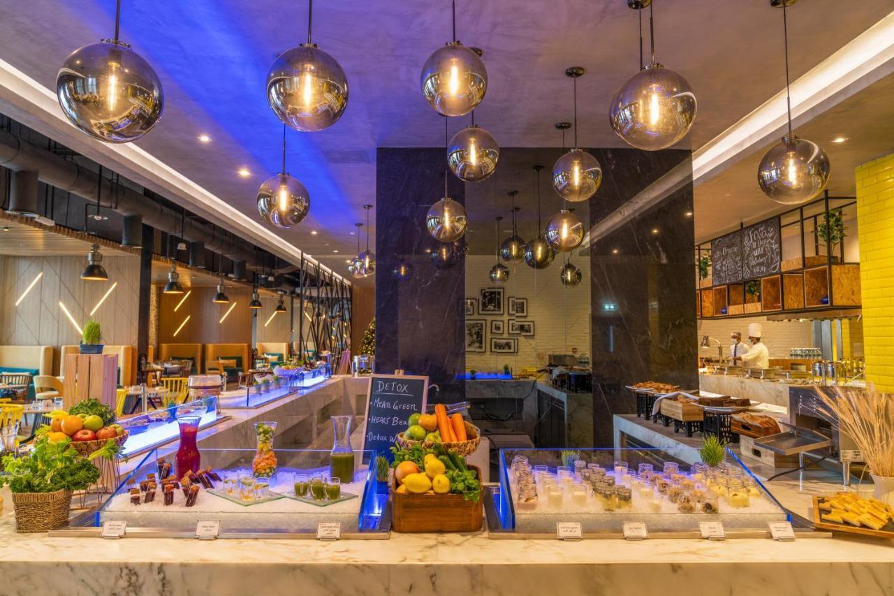 Pullman Sharjah Hotel Bagian luar foto The buffet at the hotel