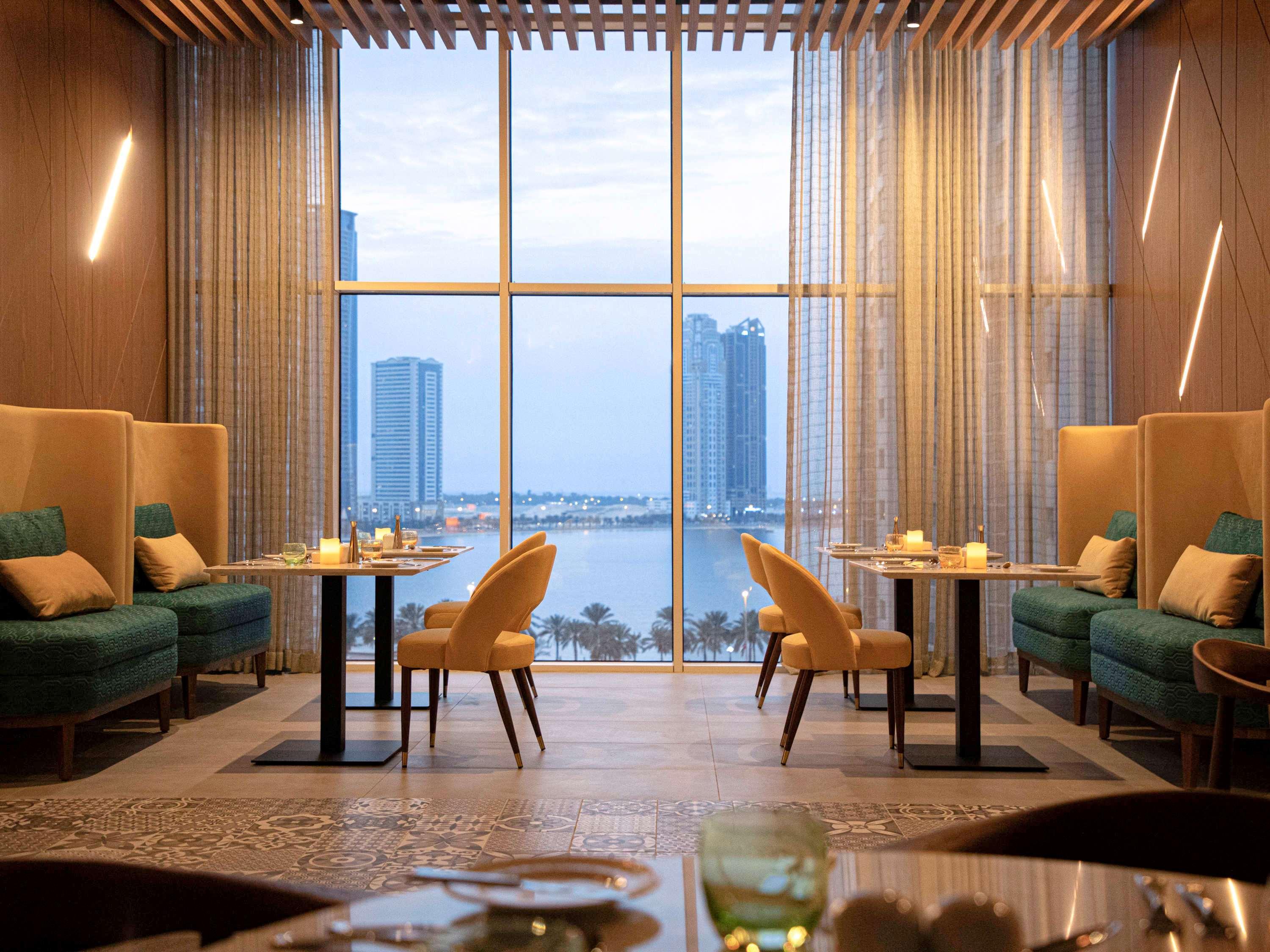 Pullman Sharjah Hotel Bagian luar foto The View