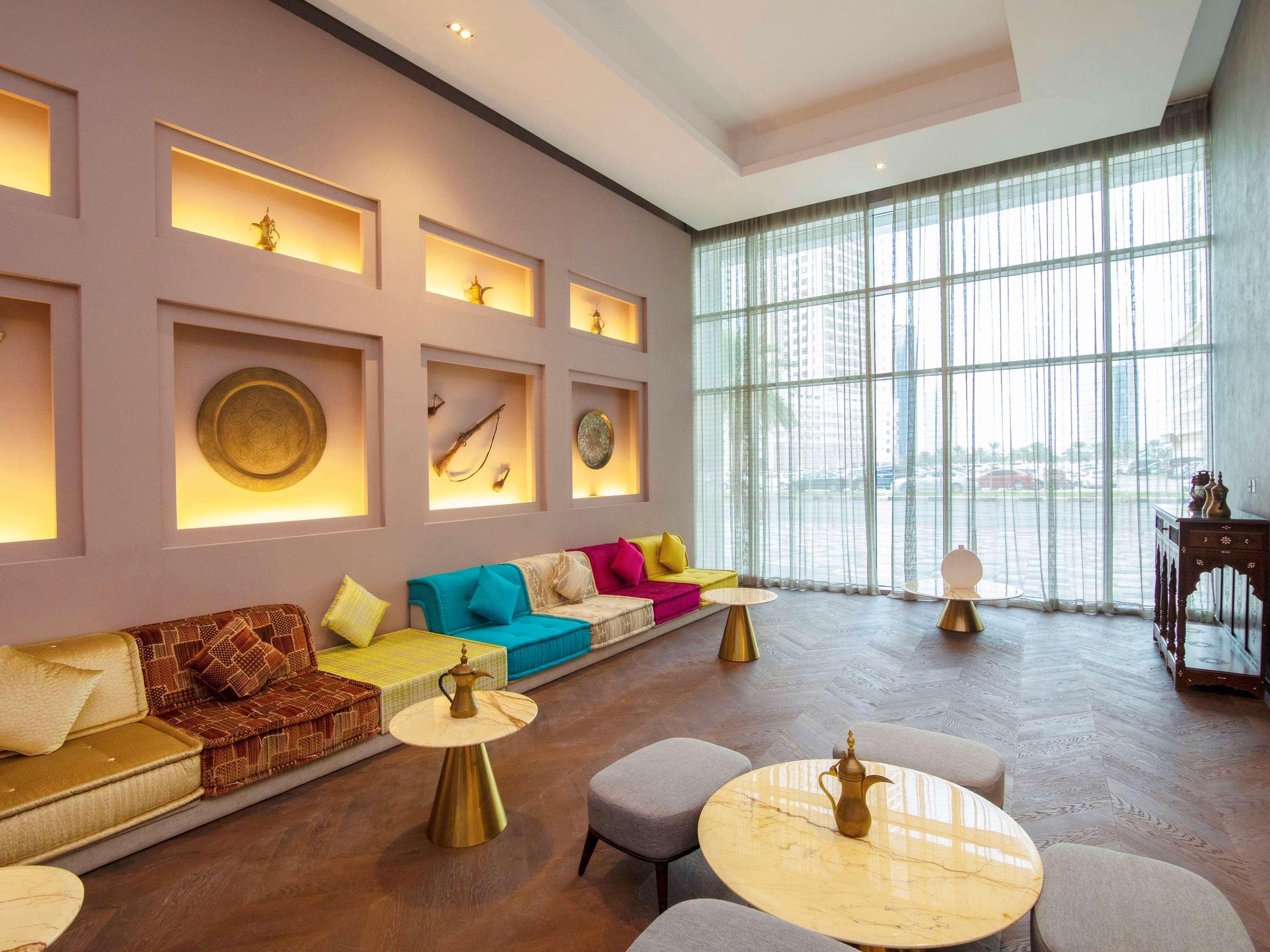 Pullman Sharjah Hotel Bagian luar foto The lounge at the airport