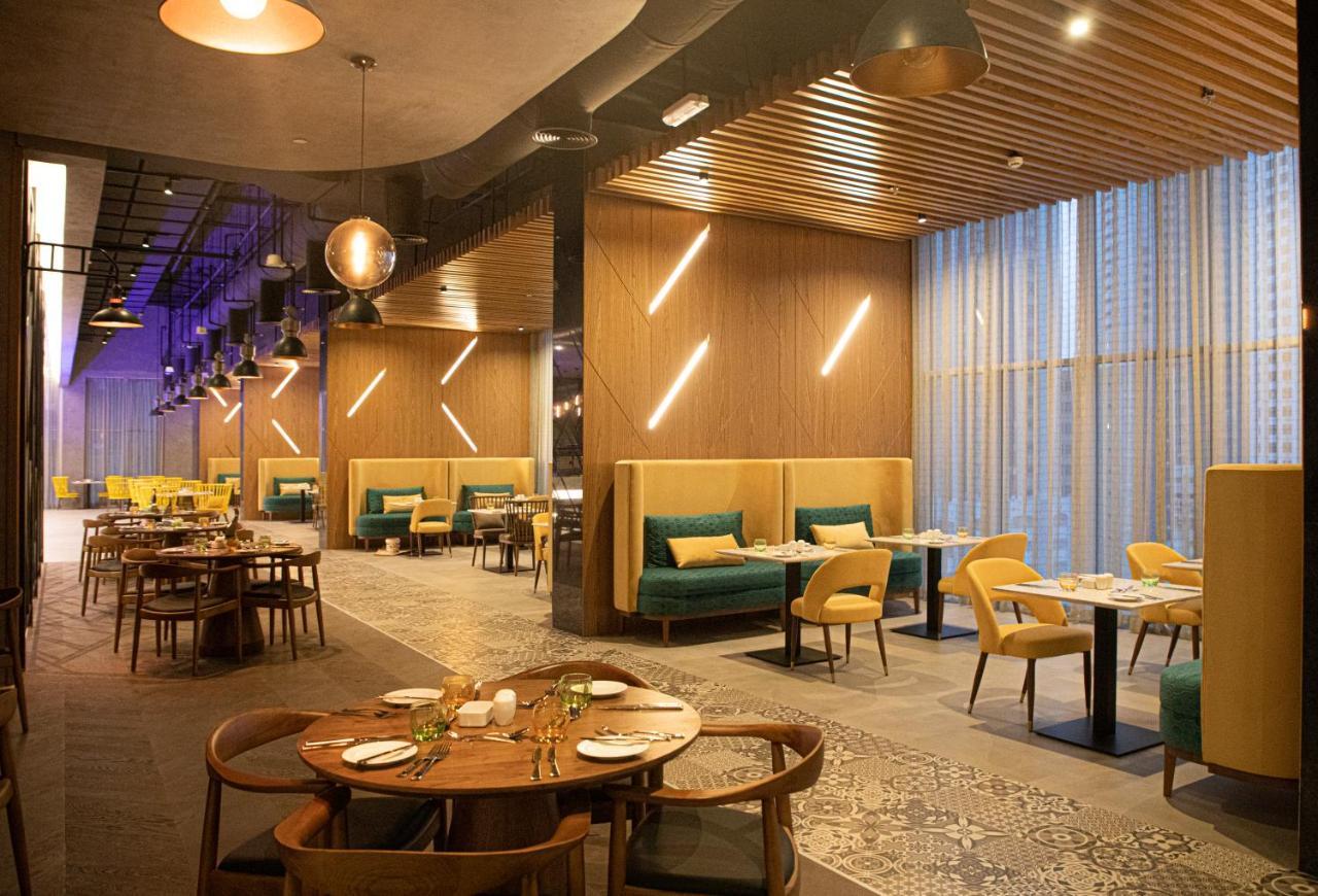 Pullman Sharjah Hotel Bagian luar foto The interior of the restaurant